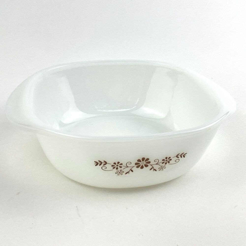 Vintage Dynaware Pyr-O-Rey 7" 1 Quart Milk Glass Casserole Dish Vitrocrisa